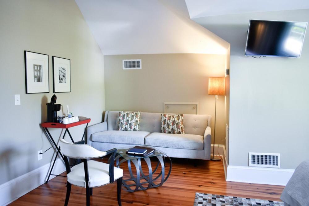 Sparrow Grove Manor Monroe Habitación foto